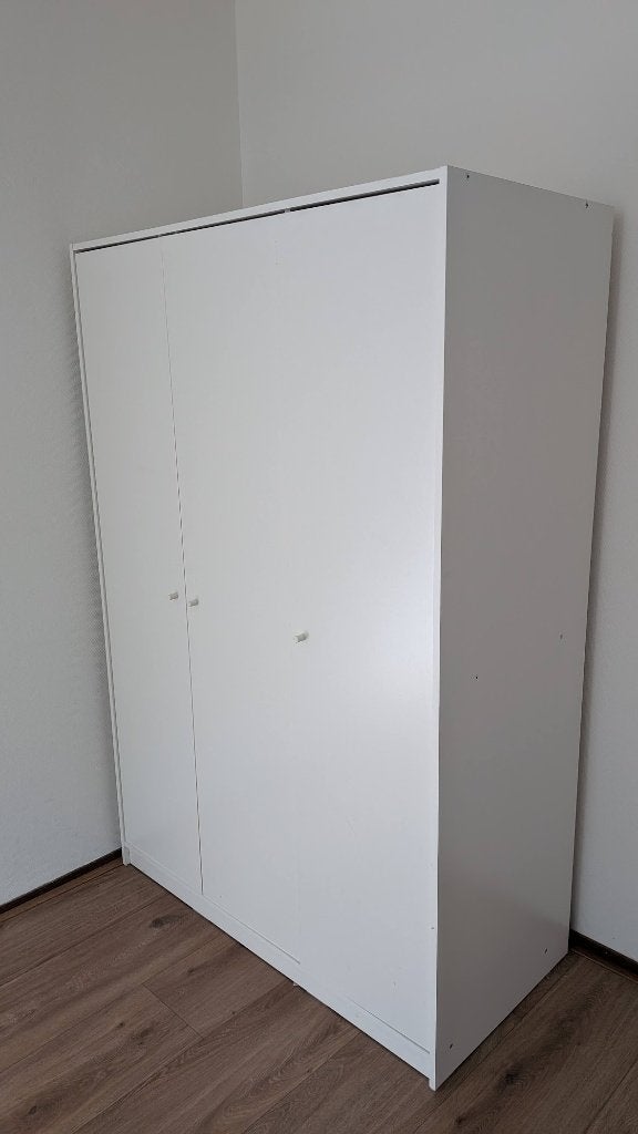 IKEA kledingkast 3 deuren – wit, 140180 cm, goede staat, Ophalen, Met deur(en), Gebruikt, 100 tot 150 cm