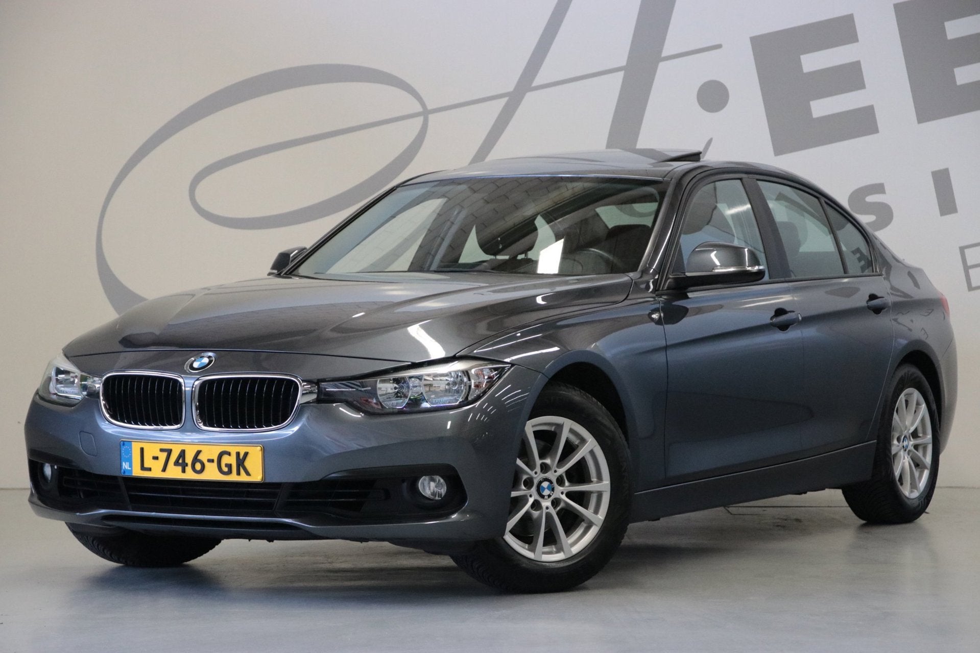 BMW 3-serie 318i/ Schuifkanteldak/ Navigatie/, Automaat, Gebruikt, 3 cilinders, Sedan