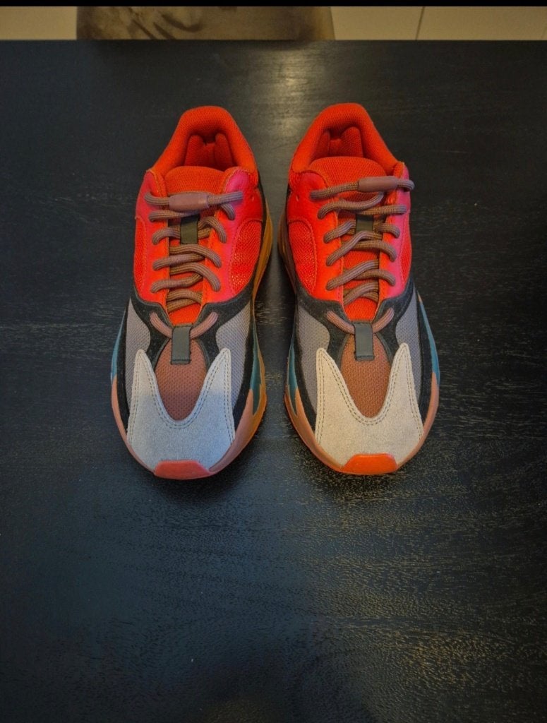 Yeezy Boost 700 V3 "Hi-Res Red" sneakers, Overige kleuren, Ophalen of Verzenden, Adidas, Sneakers of Gympen