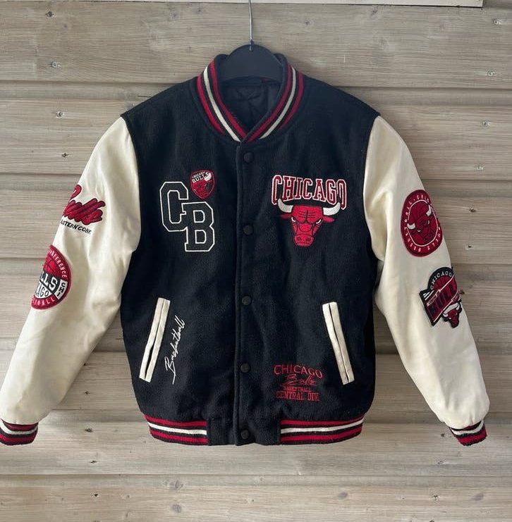 NBA Chicago Bulls Varsity Jacket - Maat 146 (10-11 jaar), Ophalen of Verzenden, Zo goed als nieuw, Jongen of Meisje, Jas