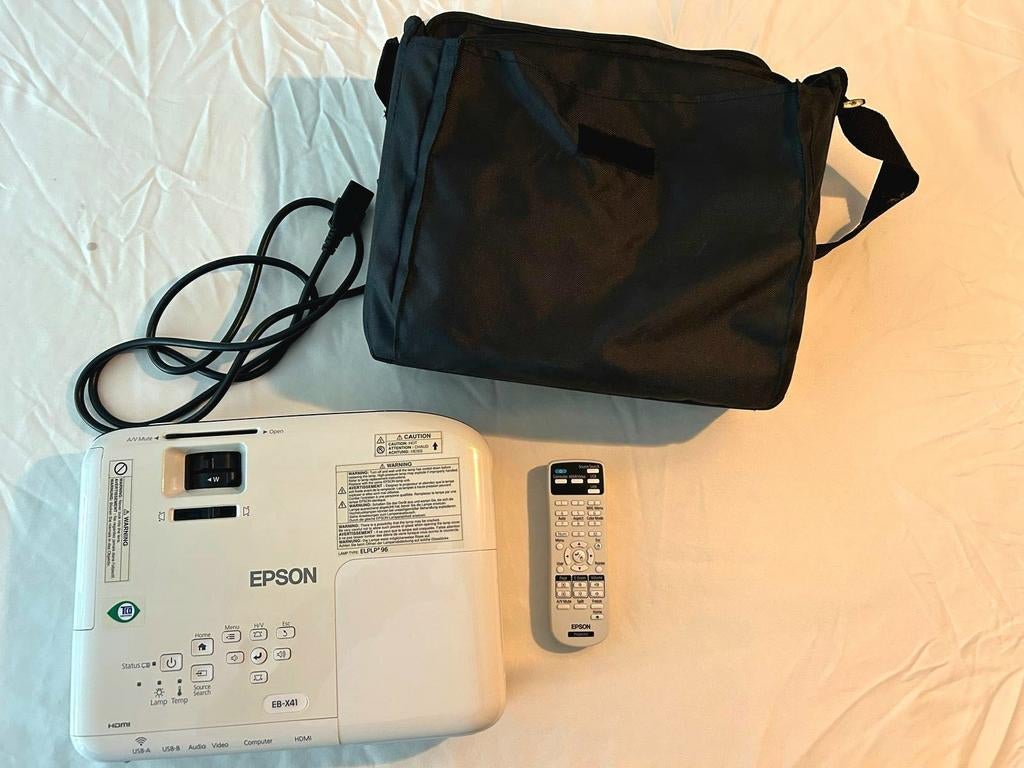 ​Te koop aangeboden: een prachtige Epson EB-X41 projector., Epson, Ophalen of Verzenden, Zo goed als nieuw, LCD