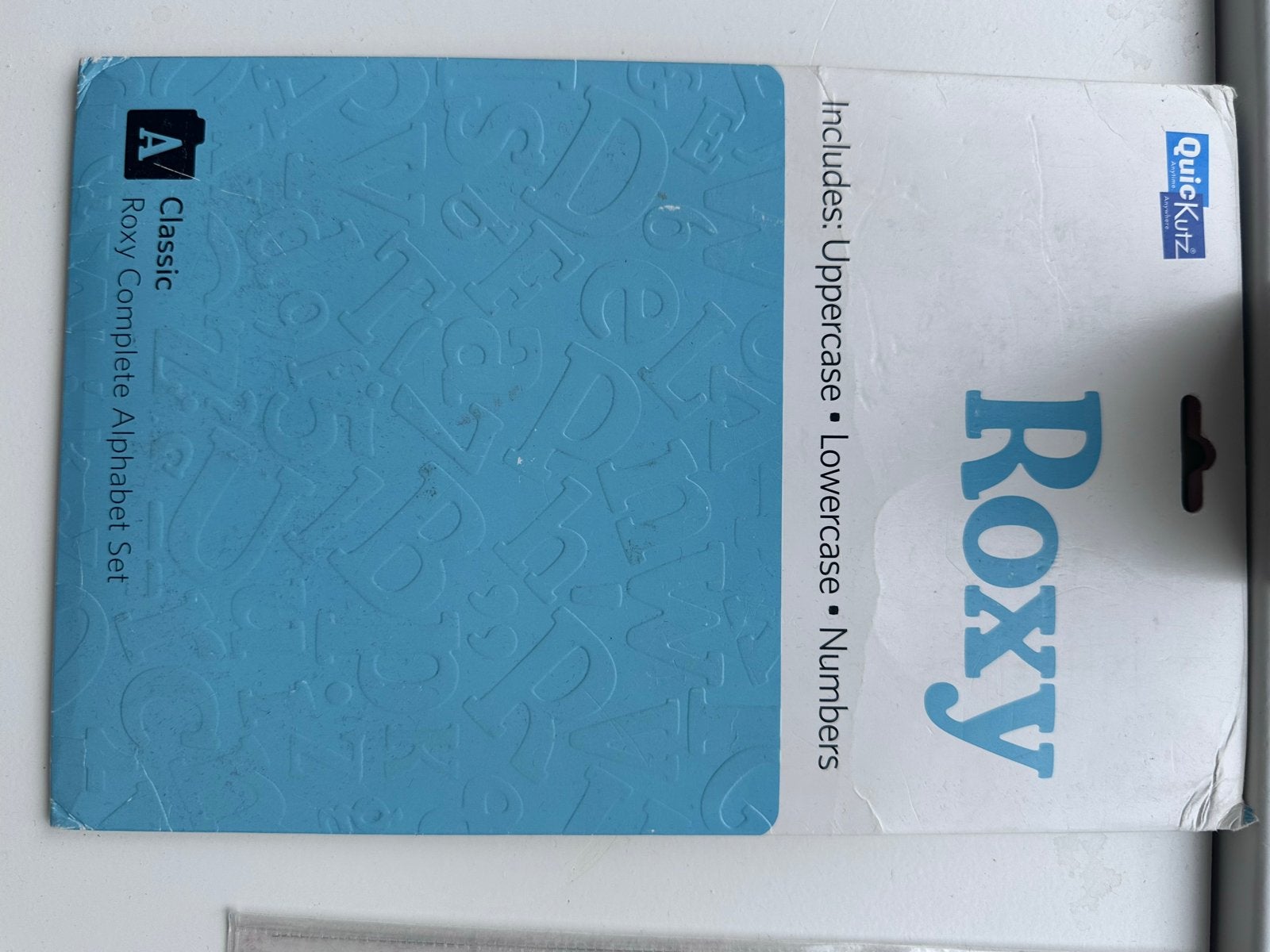 QuicKutz Roxy Alfabet & Cijfers - Complete Set in Mappen, Geschikt voor snijden, Gebruikt, Overige thema's, Gereedschap of Toebehoren