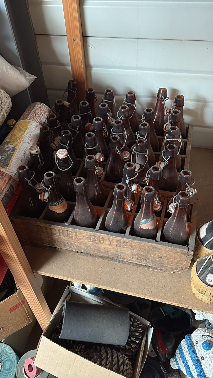 Houten bierkrat beugelflessen Michel Buyssens Lauwe, Diversen, Rommelmarktspullen, Ophalen, Gebruikt