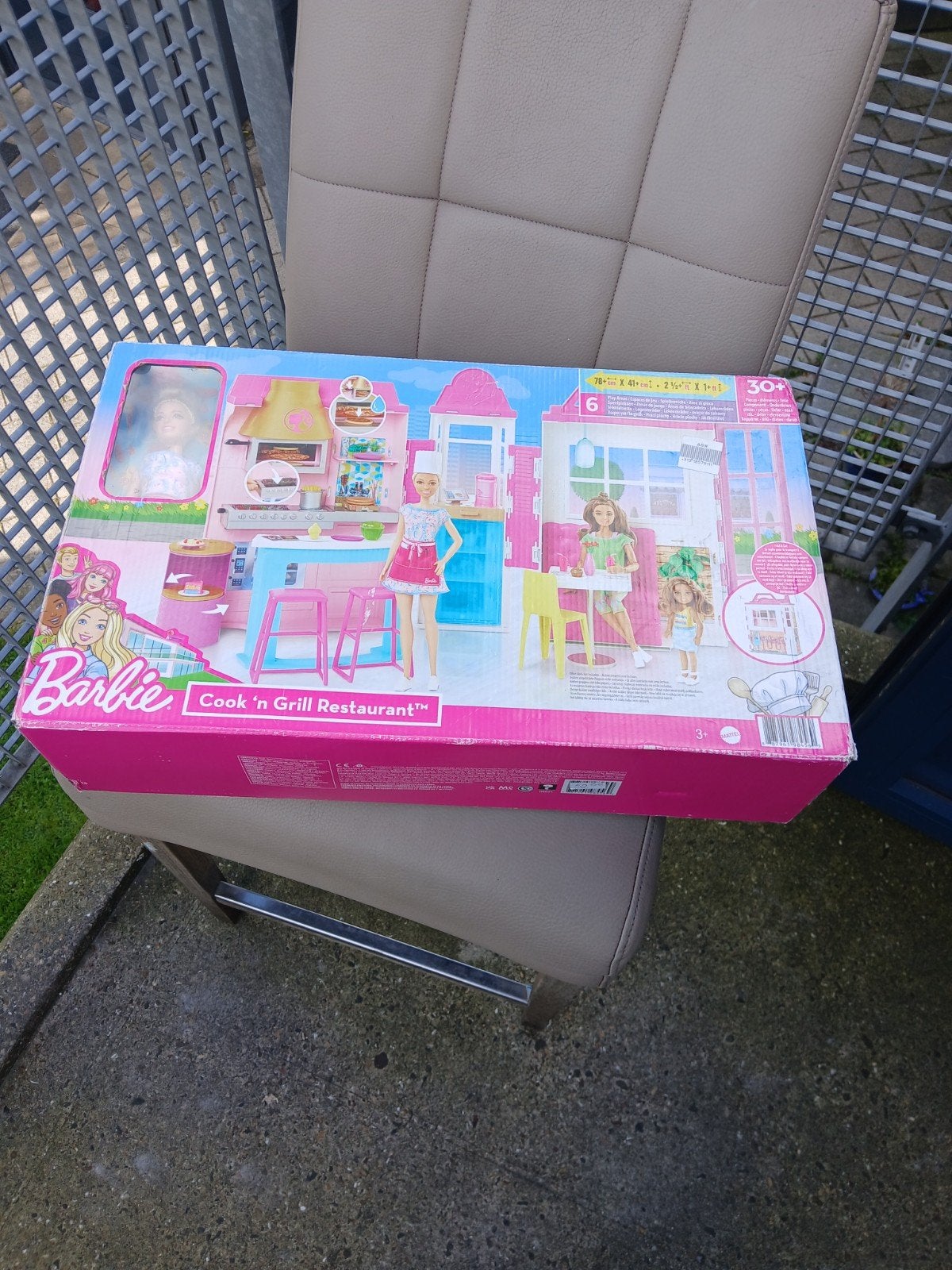 Barbie kook en grill restaurant plus 30 onderdelen nieuw in, Ophalen of Verzenden, Nieuw