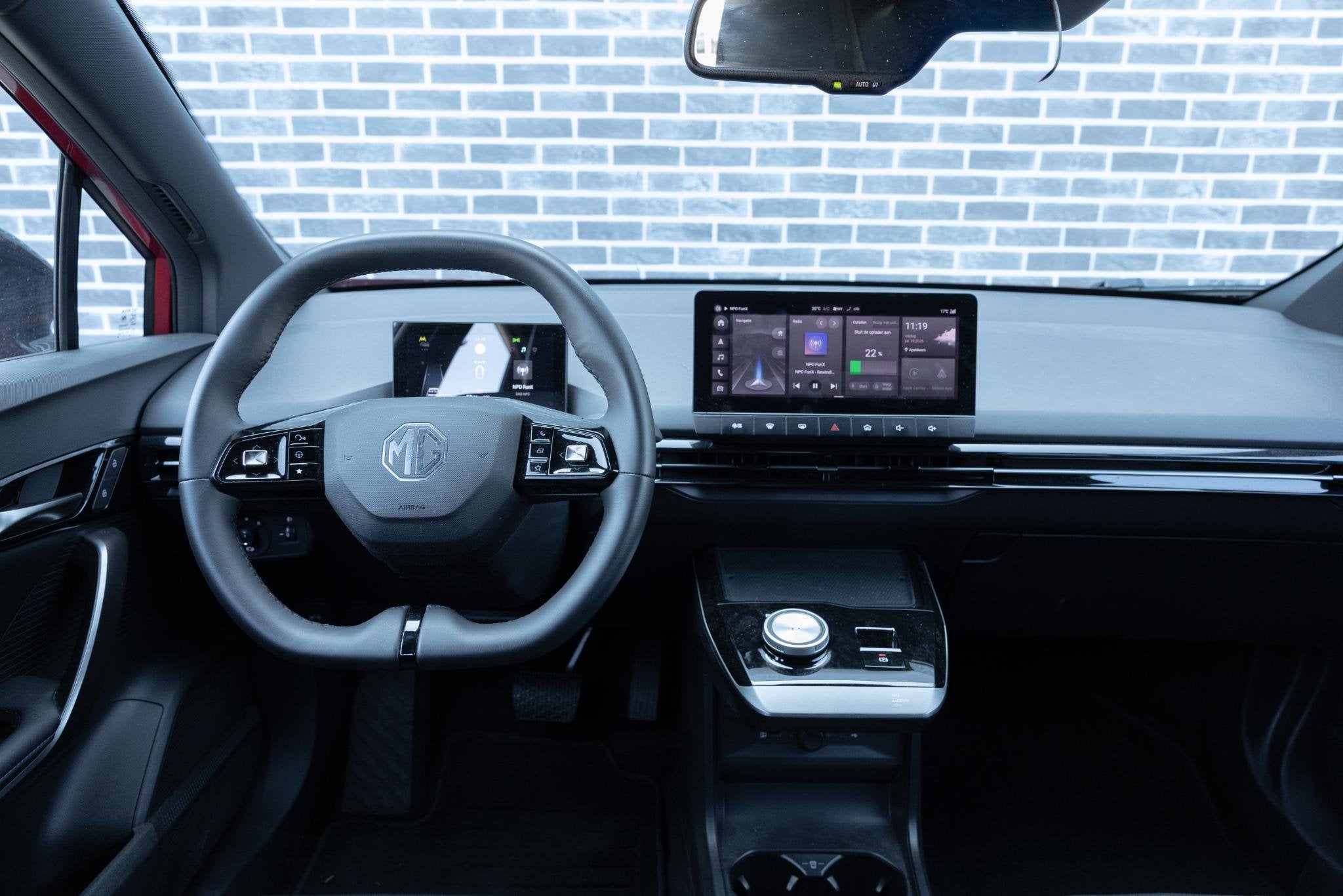 MG MG4 Electric Luxury 64 kWh | 360 Graden Camera | Parkeers, Auto's, MG, Gebruikt, Zwart, 204 pk, Automatische klimaatregeling