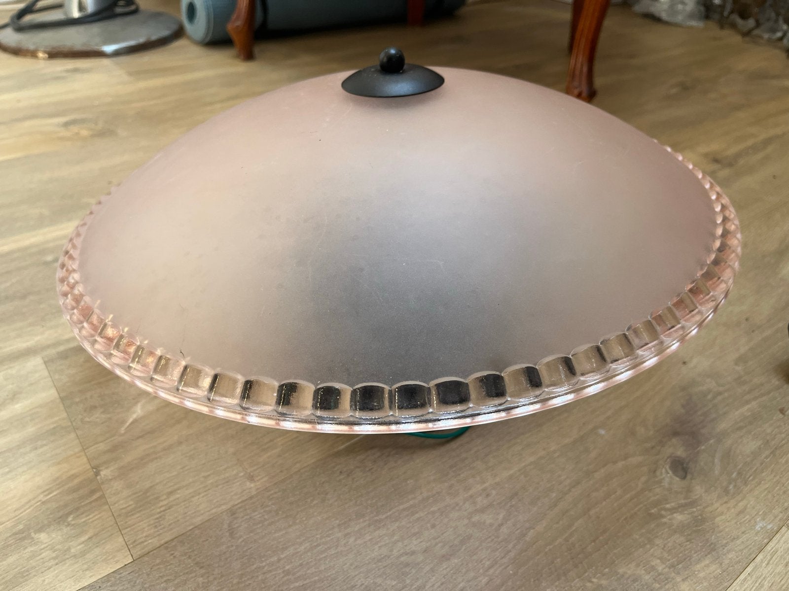 Plafondlamp met roze glazen kap en 3 lichtpunten, Gebruikt, Roze, E14 (klein), Ophalen of Verzenden