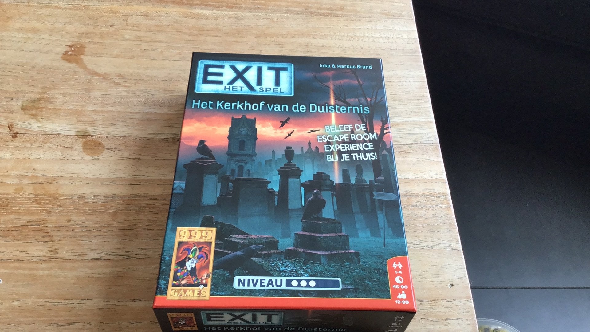 999 Games Exit Het Kerkhof van de Duisternis, Een of twee spelers, Ophalen of Verzenden, Zo goed als nieuw