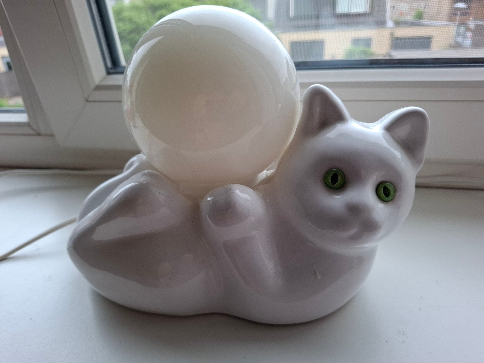 Leuke witte kattenlamp met groene ogen (vintage), Ophalen, Gebruikt, Overige merken, Keramiek