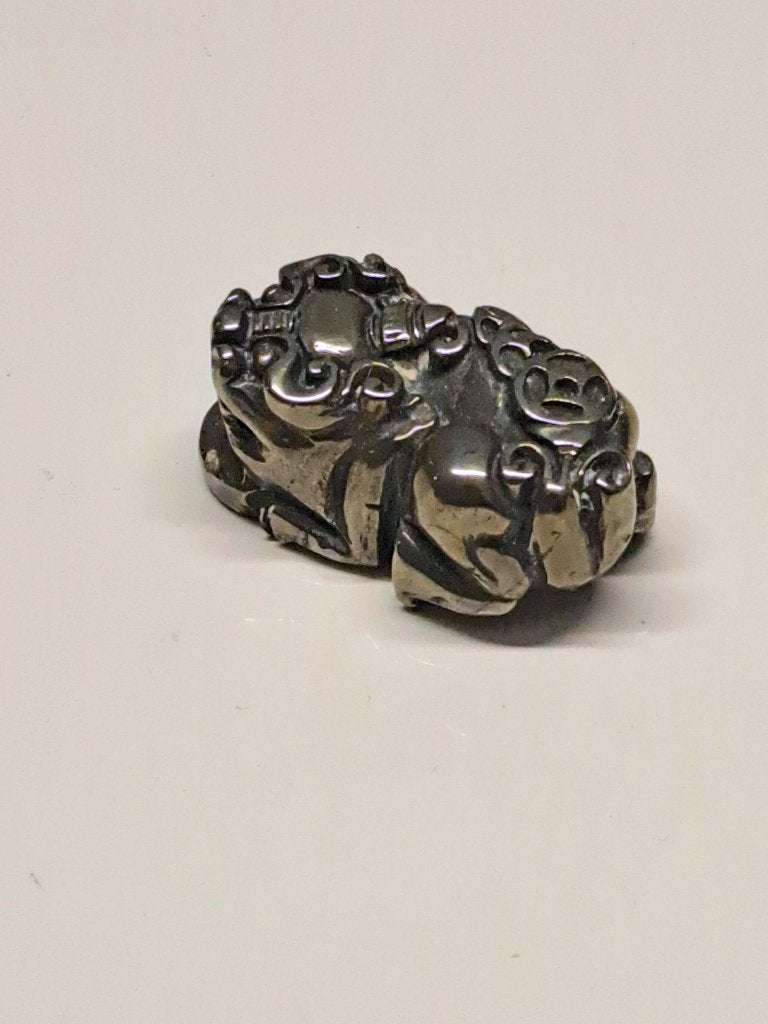 Oud zilver tinnen Chinees feng Shui rijkdomsymbool amulet, Zilver, Handgemaakt, Ophalen of Verzenden, China