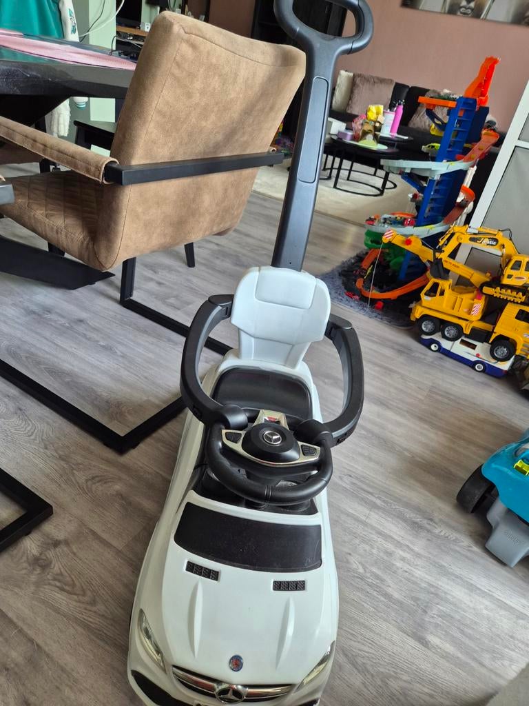 Witte Mercedes loopauto met afneembare duwstang, Kinderen en Baby's, Speelgoed | Speelgoedvoertuigen, Ophalen