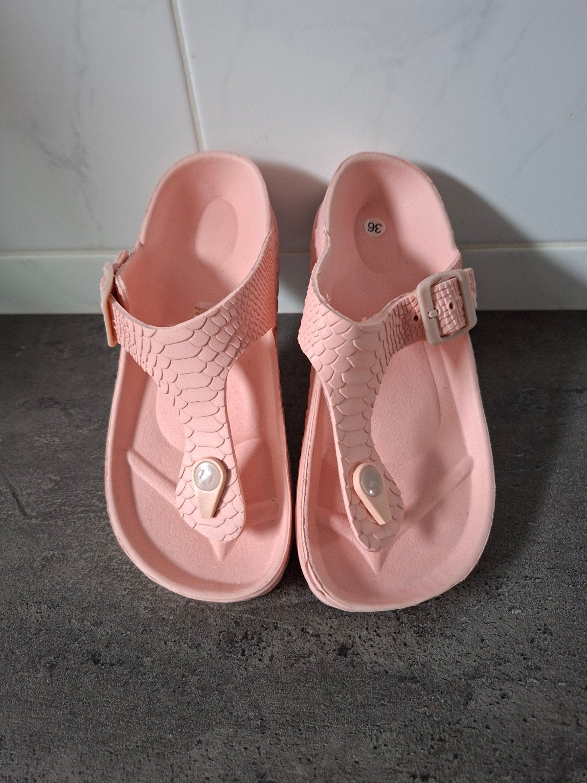 Roze slippers/sandalen maat 36, Kleding | Dames, Ophalen, Zo goed als nieuw, Roze, Slippers