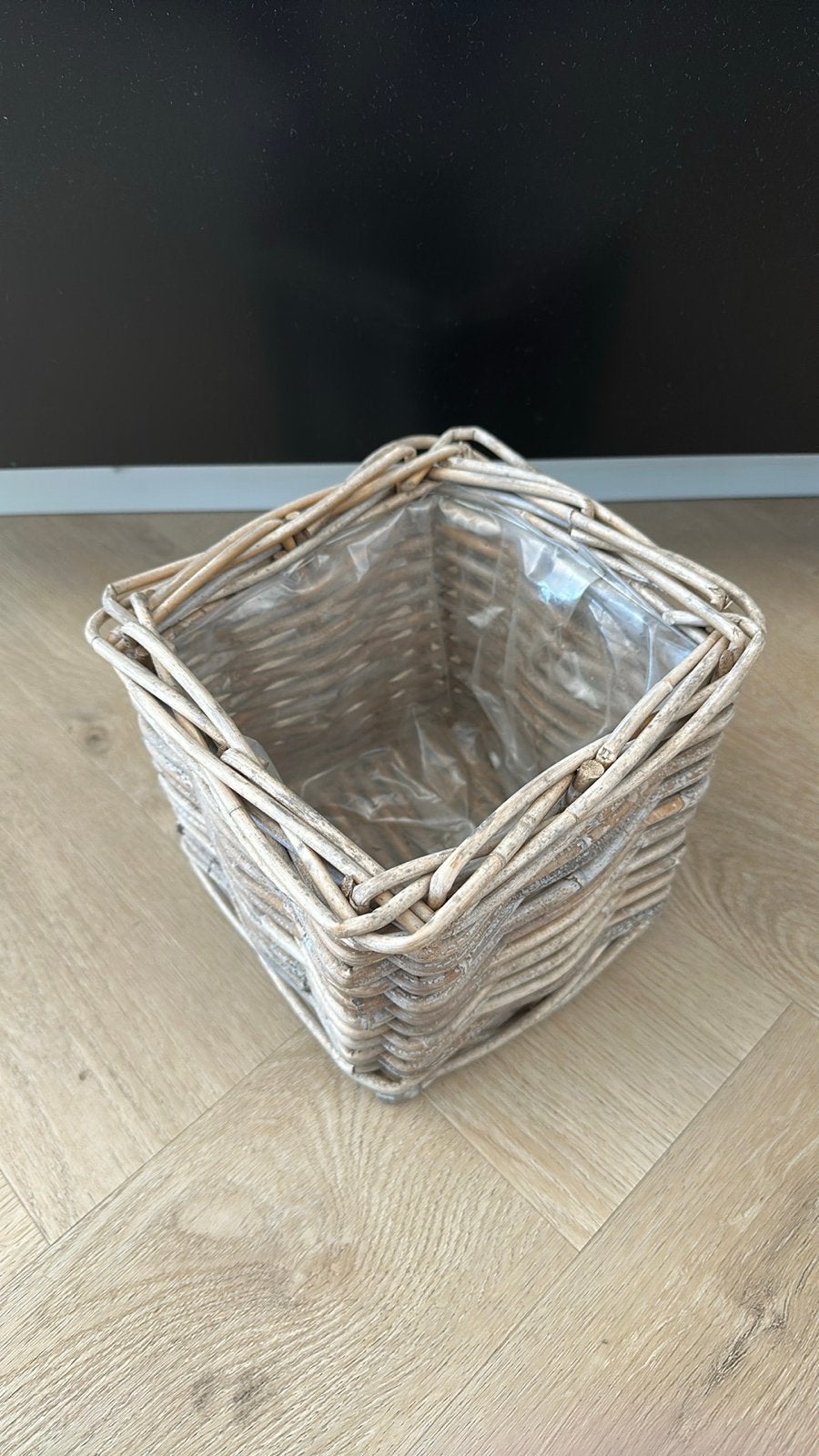 Rieten Bloempot met Plastic Voering, Tuin en Terras, Overige materialen, Gebruikt, Vierkant, Binnen