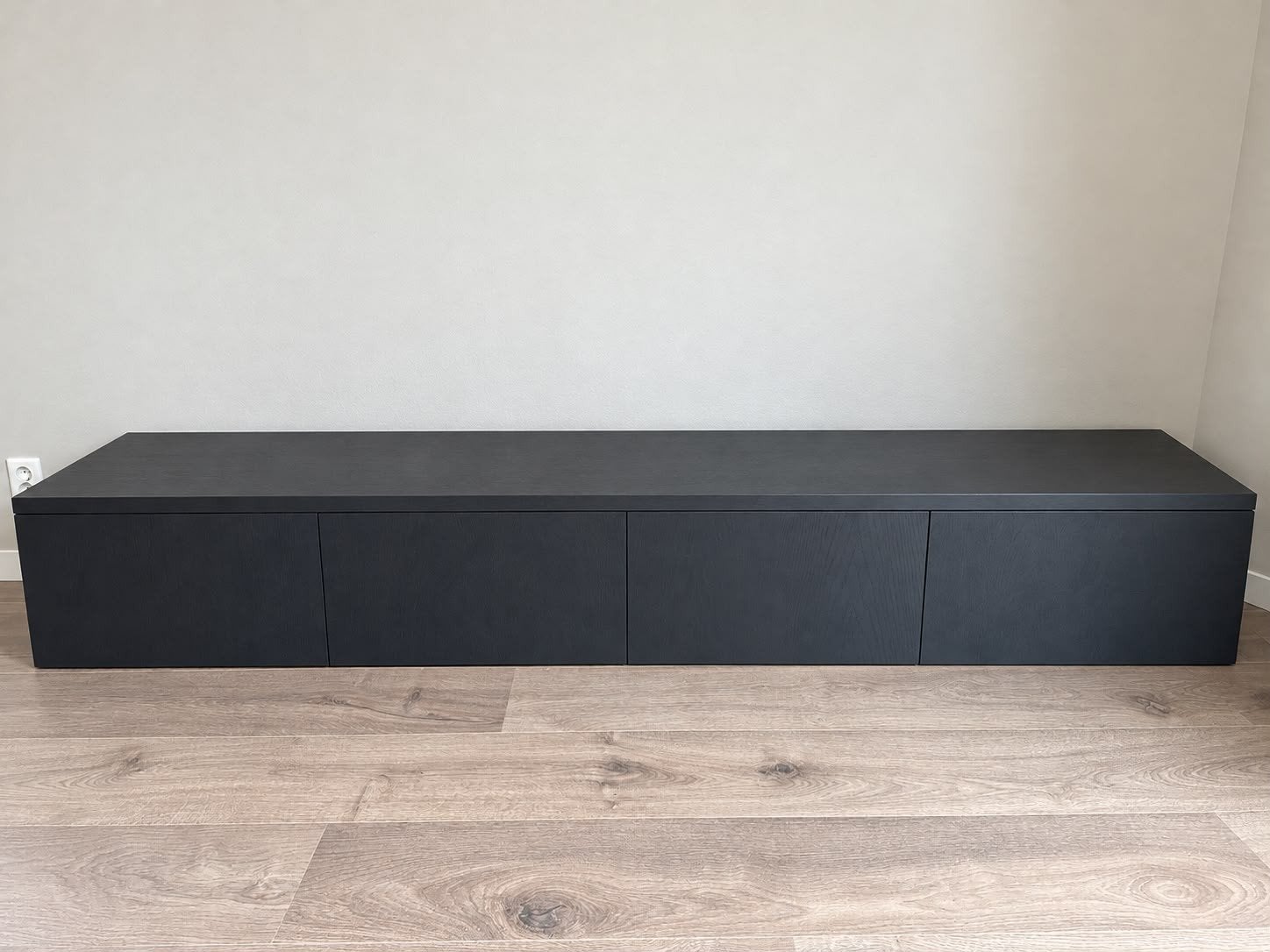 Zen Lifestyle Zwevend TV Meubel Mat Zwart Fineer 240cm, Ophalen, Gebruikt, 200 cm of meer, Minder dan 100 cm