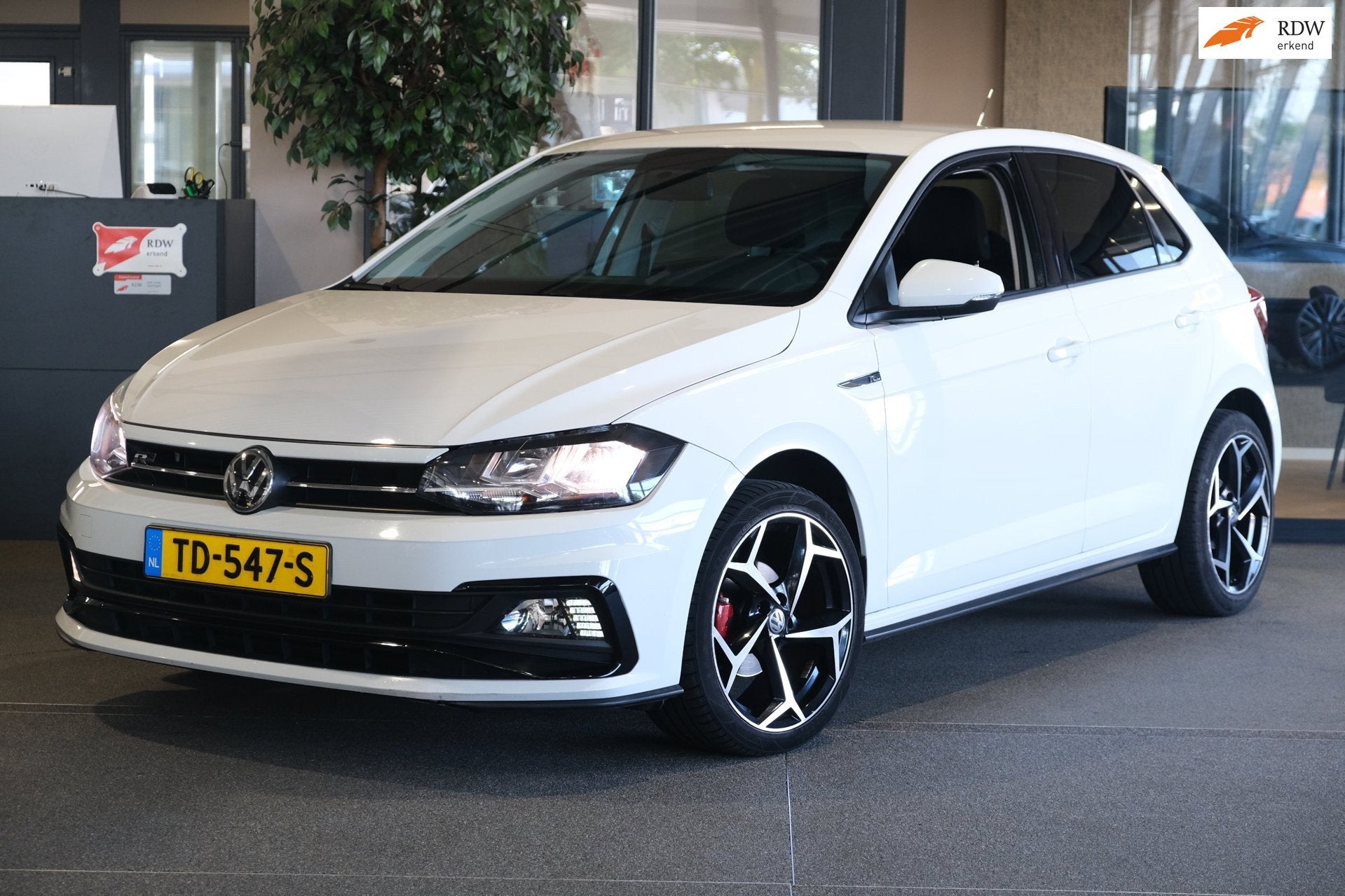 Volkswagen Polo 1.0 MPI R-Line Apple Carplay Cruise Airco MF, 1005 kg, Stof, Euro 6, Start-stop-systeem