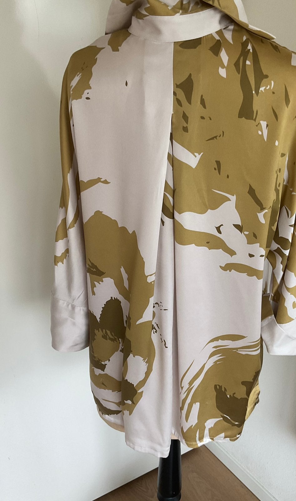 ZEER MOOIE ZIJDE BLOUSE MARCHA, Kleding | Dames, Blouses en Tunieken, Verzenden, Zo goed als nieuw, Maat 42/44 (L), Groen