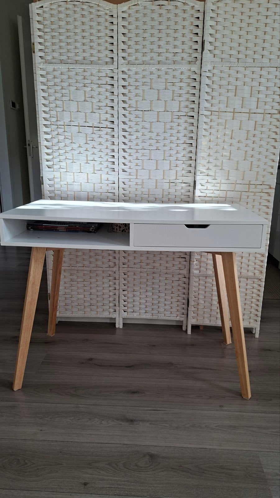 Jysk bureau in zeer goede staat, Ophalen, Met lades, Scandinavisch, Hout