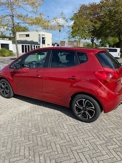 Kia Venga 1.4 Cvvt Executive 2014-december  Rood metallic, Auto's, Voorwielaandrijving, Dealer onderhouden, Stof, Zwart
