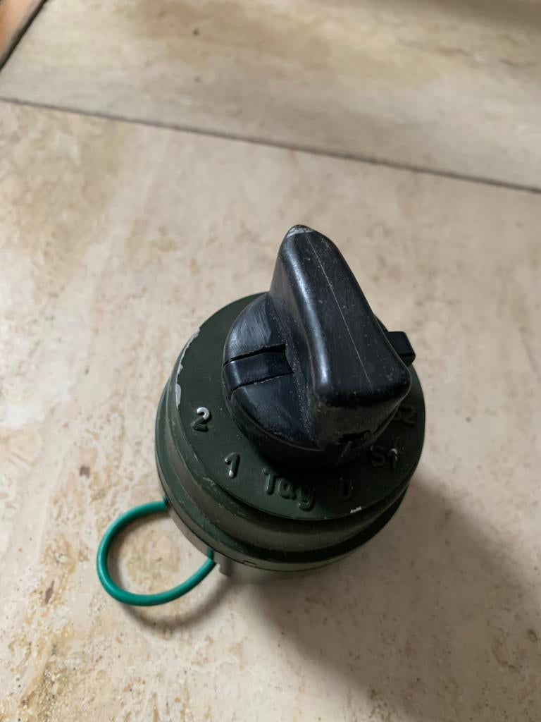 Lichtschakelaar  Legervoertuigen, Verzamelen, Militaria | Algemeen, Ophalen, Landmacht