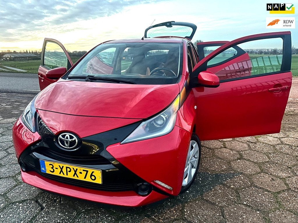 Toyota Aygo 1.0 5D NETTO PRIJS €3715 CRUISECONTROL NW APK, Auto's, Toyota, Bedrijf, Te koop, Aygo, ABS, Adaptive Cruise Control