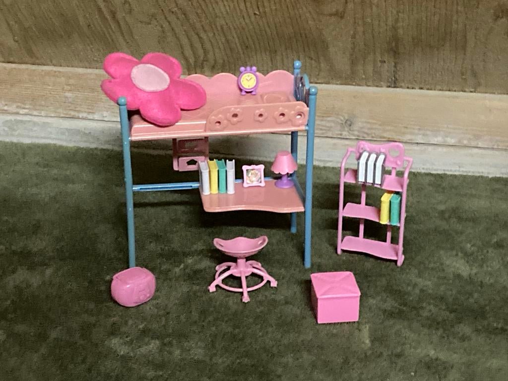 Barbie Poppenhuis Meubels: Bed, Bureau, Boekenkast, Ophalen of Verzenden, Gebruikt, Meisje