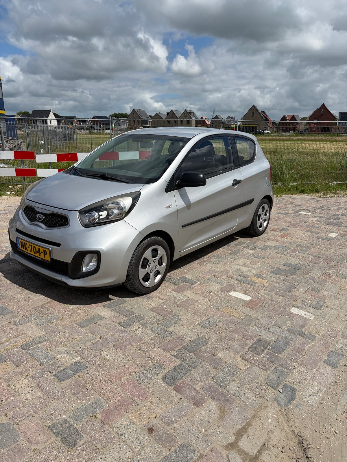Kia Picanto 1.0 Cvvt 3-DRS 2012 airco Bluetooth NIEUWE APK, Auto's, Kia, Voorwielaandrijving, Stof, Zwart, 400 kg