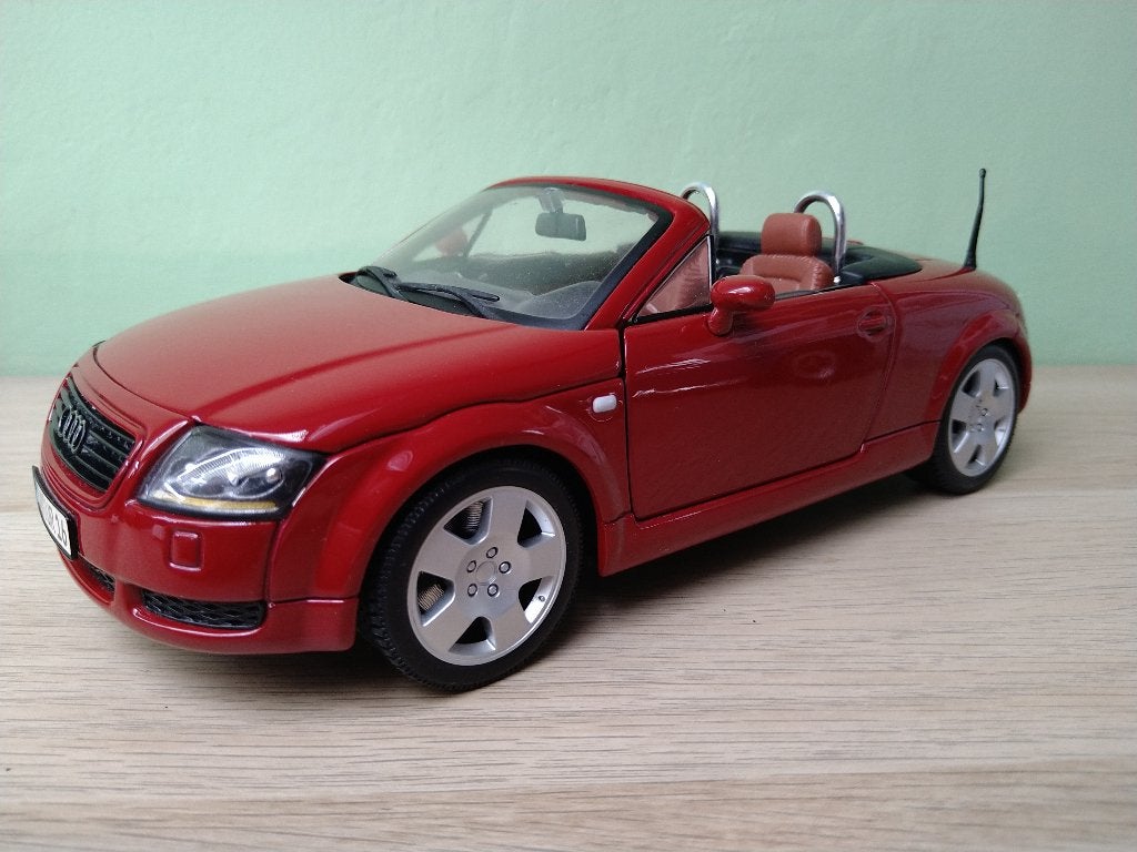 Audi TT Roadster Quattro Bord. Rood Bruin Leder 1:18 Maisto, Ophalen of Verzenden, Zo goed als nieuw, Auto, Maisto