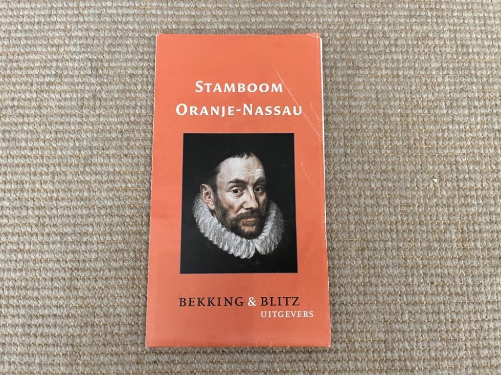 Stamboom Oranje-Nassau | vouwboekje | 2015, Boeken, Ophalen of Verzenden, Gelezen