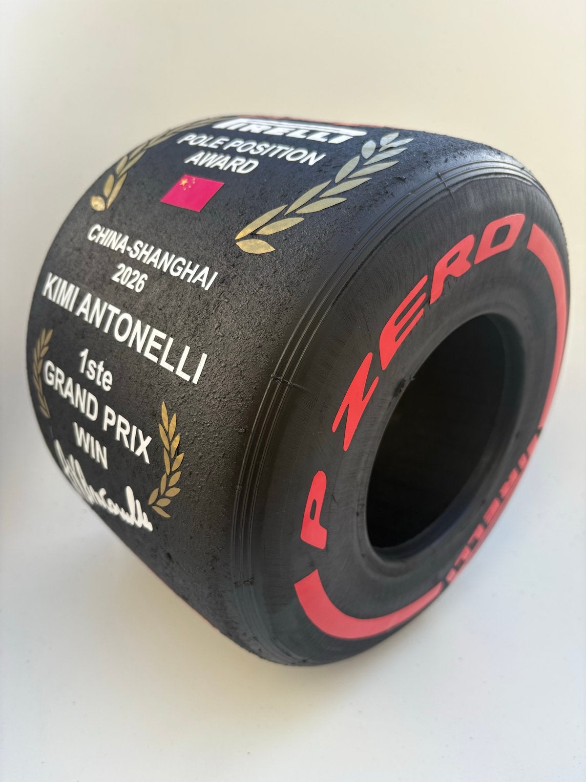 UNIEKE Pole Position Award Kimi Antonelli China 2026, Ophalen of Verzenden, Nieuw, Formule 1