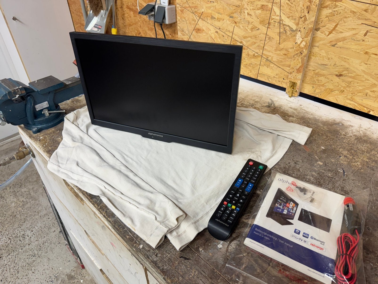 Alphatronics 19 inch tv 12 volt, Ophalen, Gebruikt