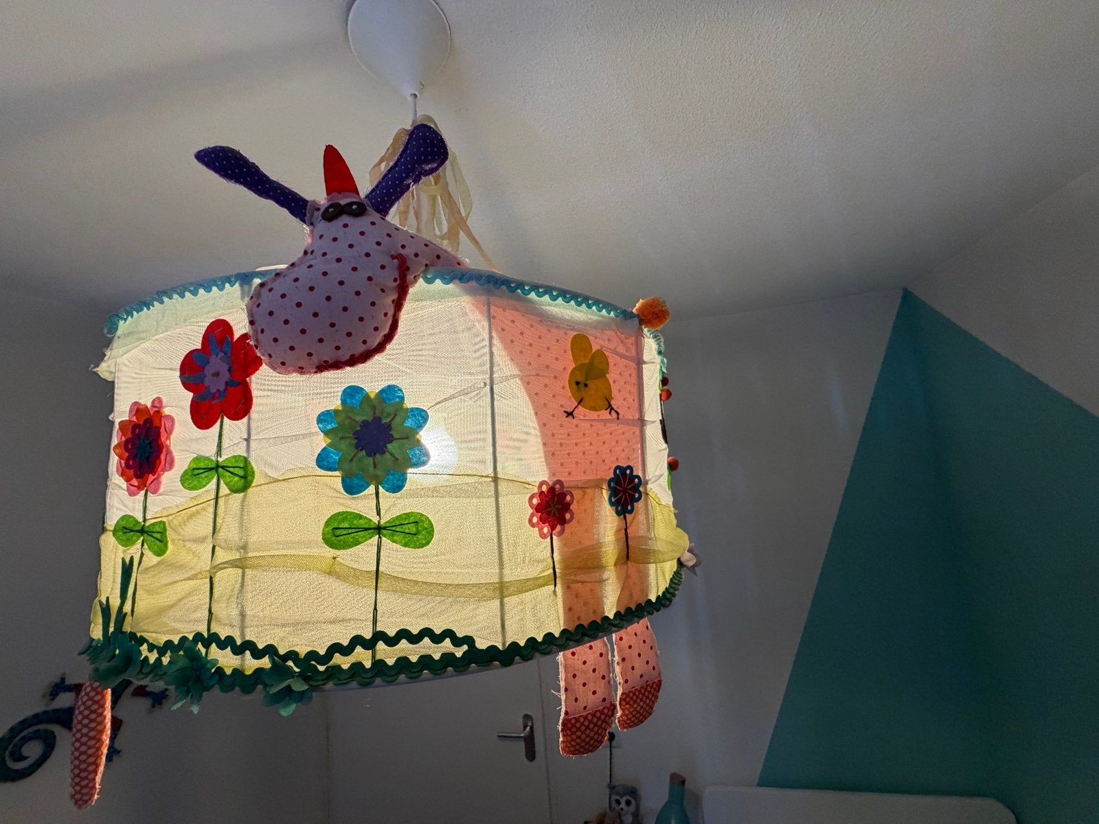 Kleurrijke hanglamp met vilt en dieren voor kinderkamer, Ophalen, Gebruikt, Textiel, Vrolijke kinderkamer