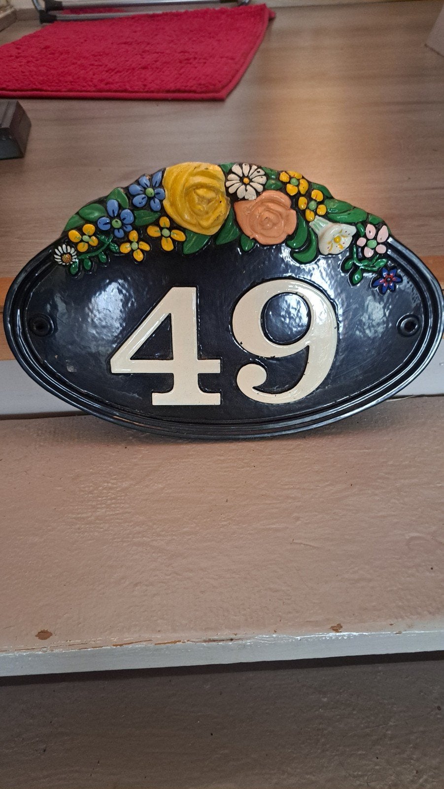 Mooie Huisnummer 49 met bloemendecoratie, Huis en Inrichting, Gebruikt, Meerkleurig, Ophalen of Verzenden, Landelijk