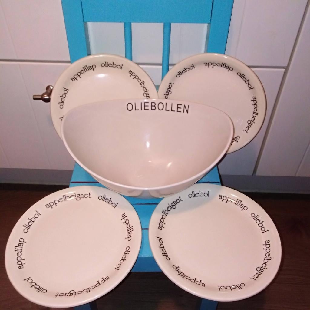 Oliebollen set 1 x schaal en 4 x bordje, Huis en Inrichting, Keuken | Servies, Ophalen, Gebruikt, Schaal of Schalen, Overige stijlen