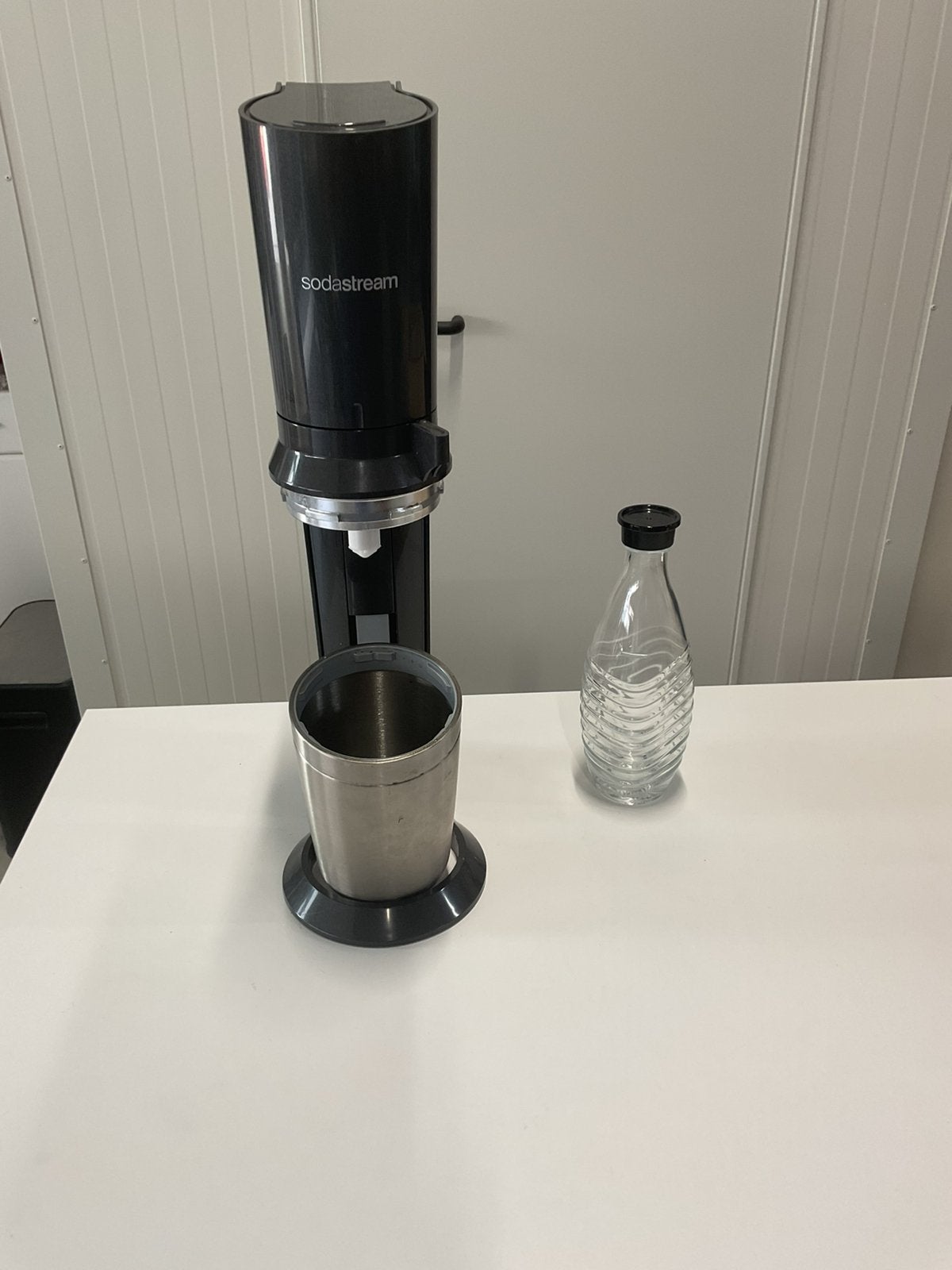 Sodastream met glazen fles en co2 gas fles erbij, Witgoed en Apparatuur, Ophalen, Zo goed als nieuw