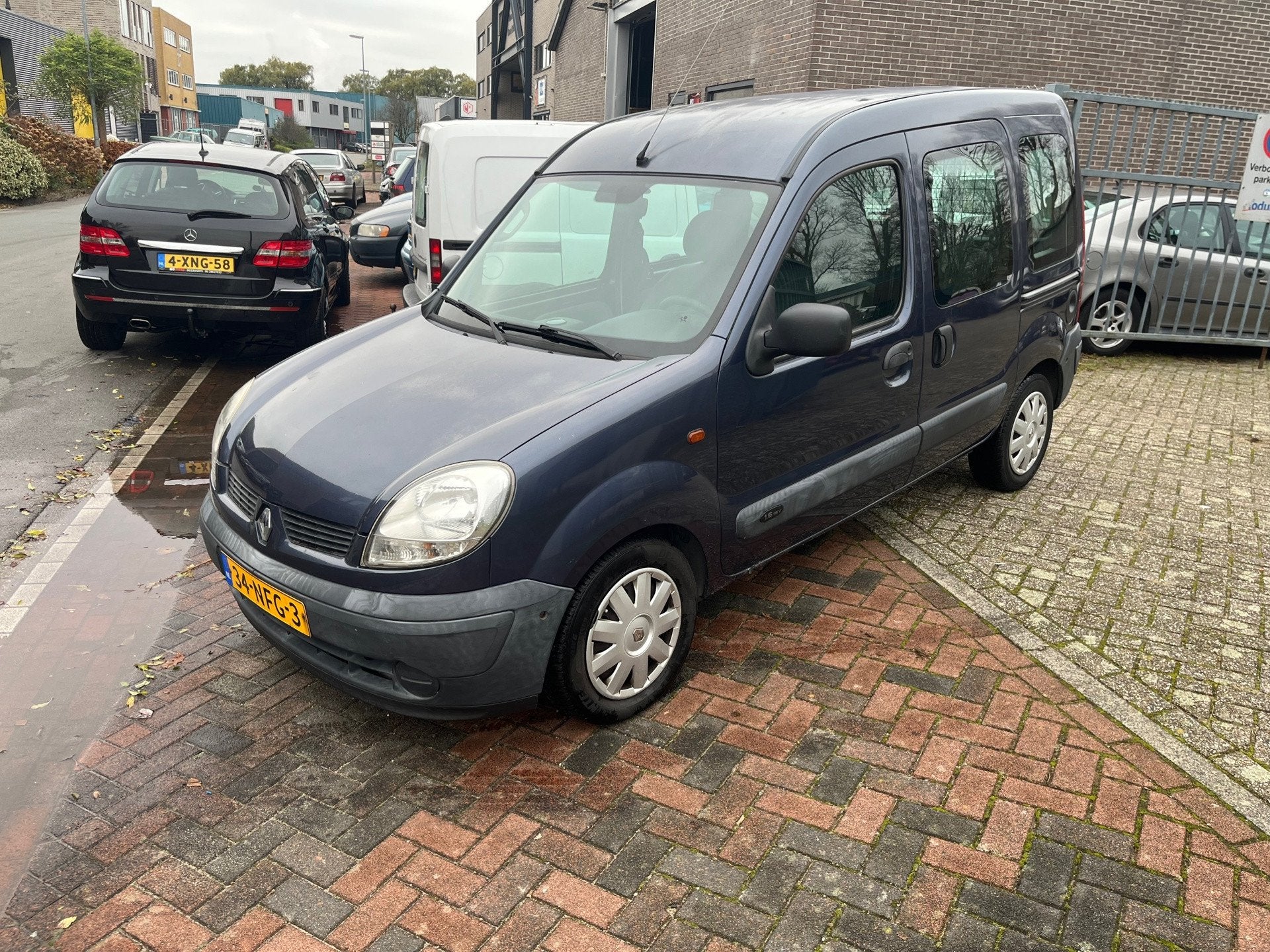 Renault Kangoo 1.6-16V Expression! AUTOMAAT! Airco! Boekjes!, Auto's, Dealer onderhouden, Stof, Gebruikt, 1095 kg