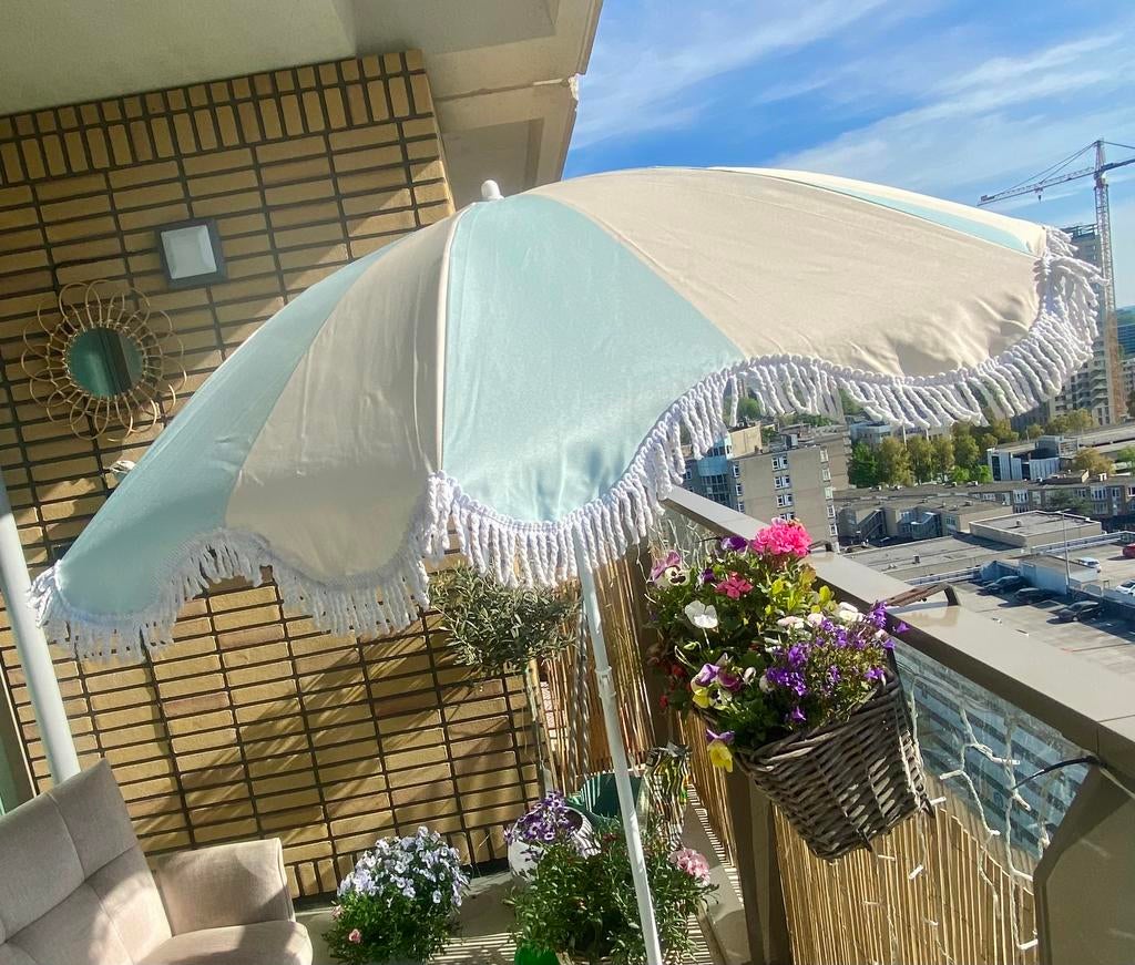 Mooie parasol, Tuin en Terras, Parasols, Verstelbaar, Ophalen of Verzenden, Zo goed als nieuw, 1 tot 2 meter
