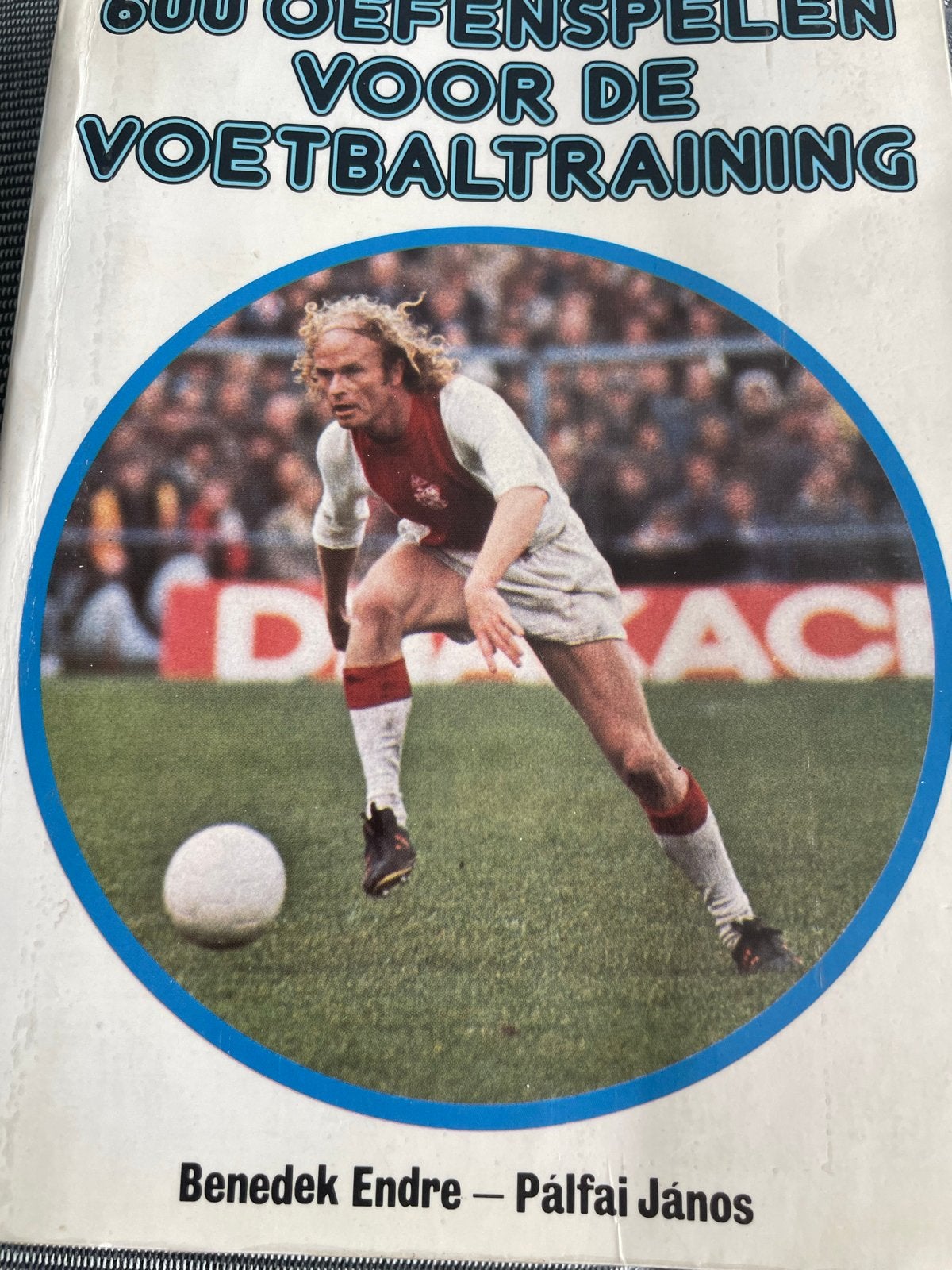 600 Oefenspelen voor de Voetbaltraining - Benedek & Pálfai, Ophalen of Verzenden, Gelezen, Balsport