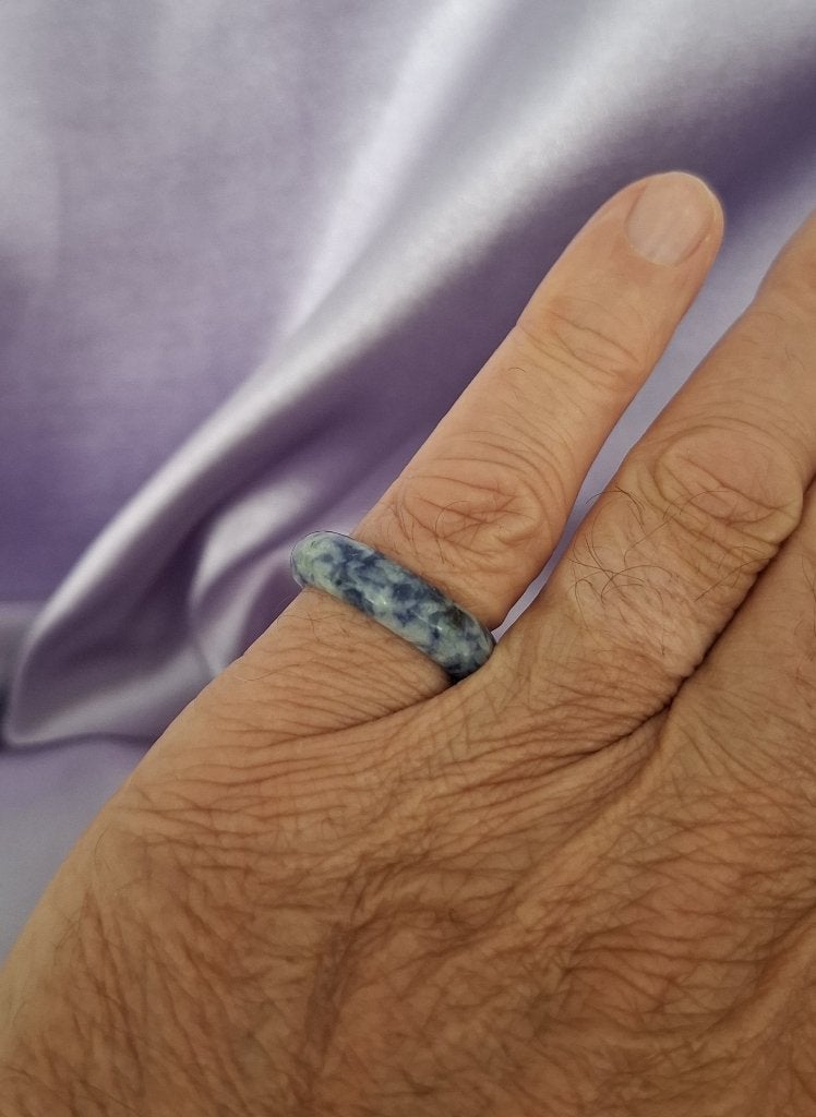 Bandring van sodaliet Ø 18,2 mm, Sieraden, Tassen en Uiterlijk, Ringen, Nieuw, Dame of Heer, Overige materialen, 18 tot 19