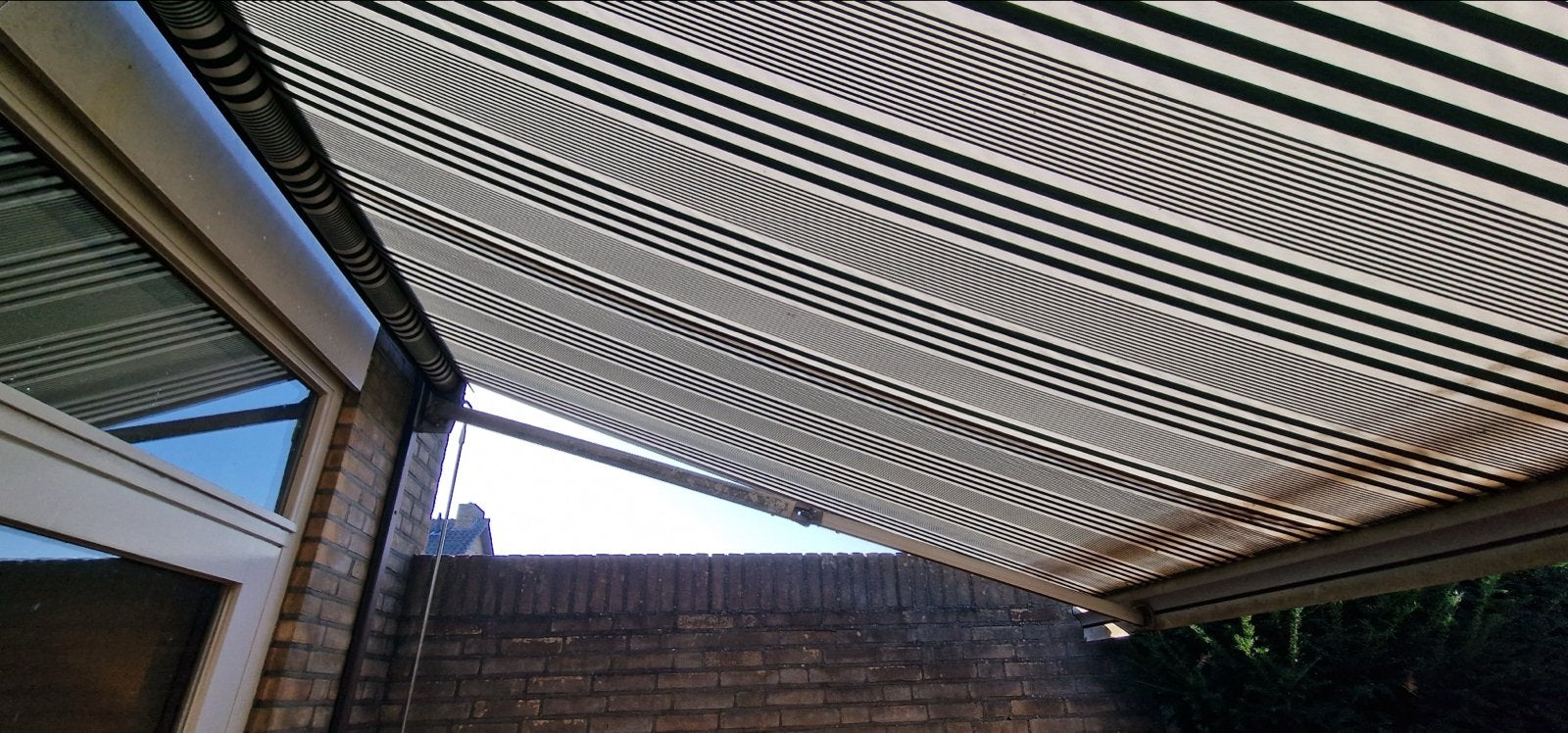 Foto 4 van Knikarmscherm - Groen/Wit gestreept zonnescherm