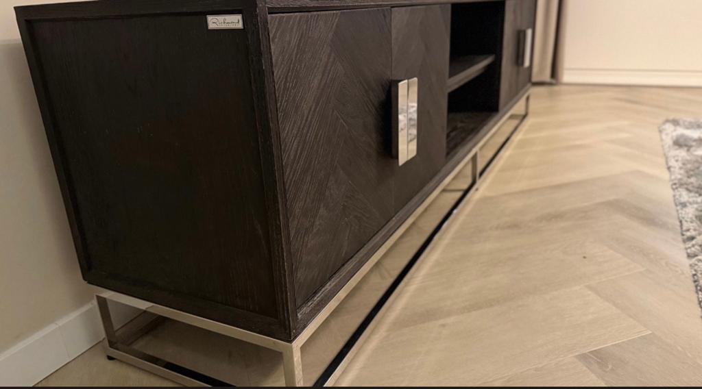 Richmond Interiors Tv-dressoir Blackbone, Ophalen of Verzenden, Zo goed als nieuw, 200 cm of meer, Minder dan 100 cm