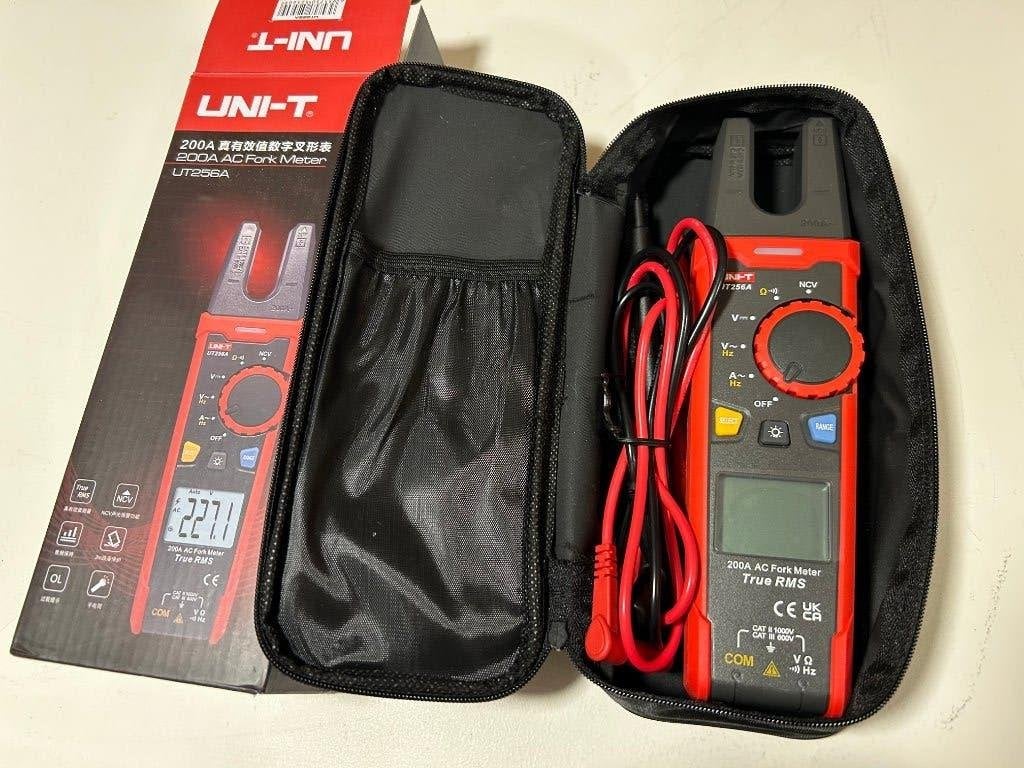 Stroomtang UNI-T 256A, Ophalen of Verzenden, Nieuw, Multimeter