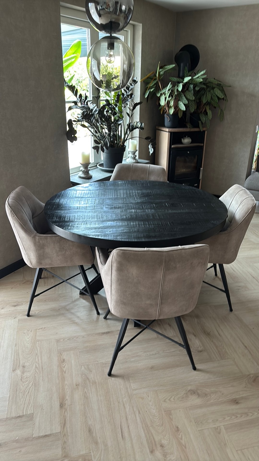 Eethoek met vier stoelen, 100 tot 150 cm, Rond, Zo goed als nieuw, Vier personen