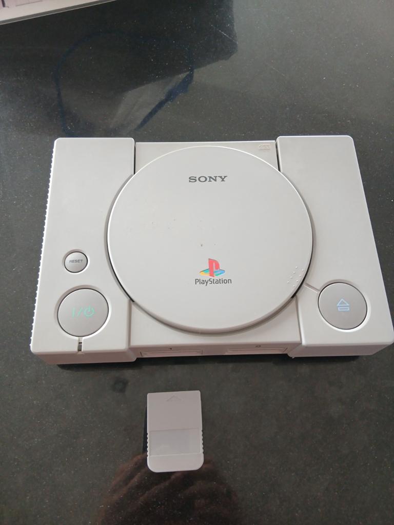 Playstation 1 met memory card, Ophalen of Verzenden, Gebruikt, Met 2 controllers