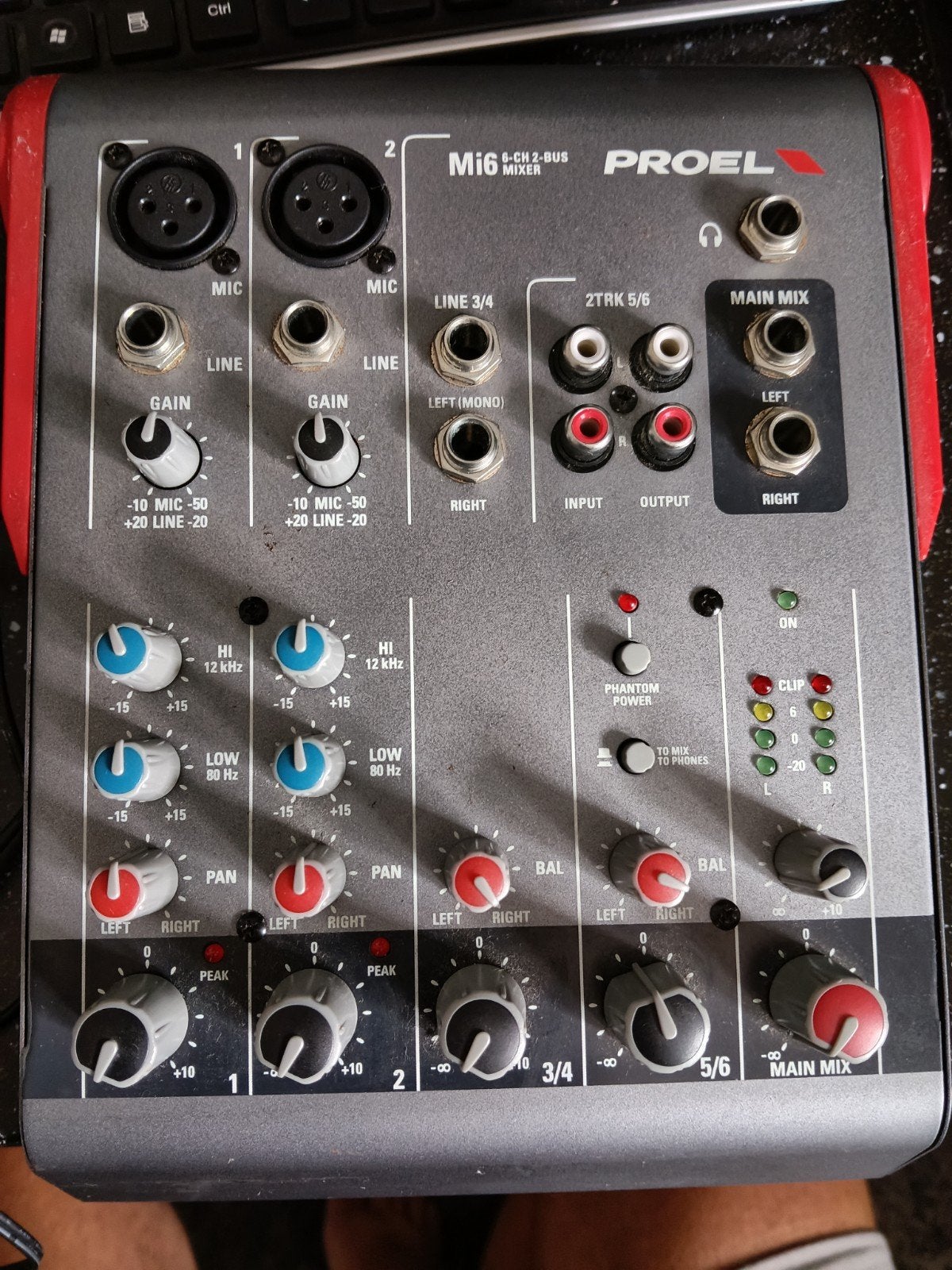 Proel MI6 6-kanaals 2-bus mixer met adapter, Ophalen of Verzenden, Gebruikt, 5 tot 10 kanalen, Microfooningang