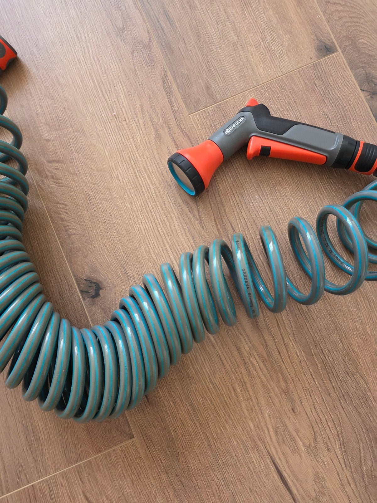 Gardena Spiraalslang met Sproeier - Zo goed als nieuw, Tuin en Terras, Tuinslangen, Ophalen, Zo goed als nieuw, Tuinslang