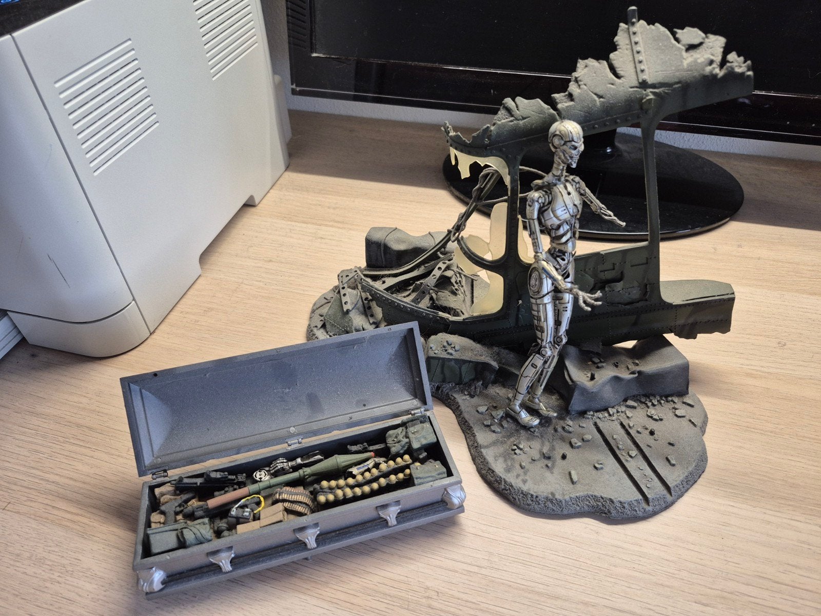 Terminator T-800 Diorama met wapenkist, Ophalen of Verzenden