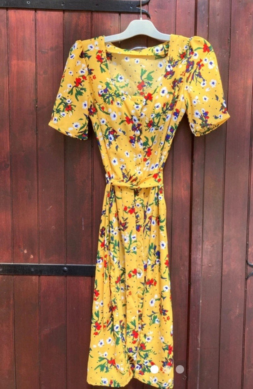 Fleurig geel  jurk   38/40, Kleding | Dames, Jumpsuits, Ophalen of Verzenden, Zo goed als nieuw, Maat 38/40 (M), Geel