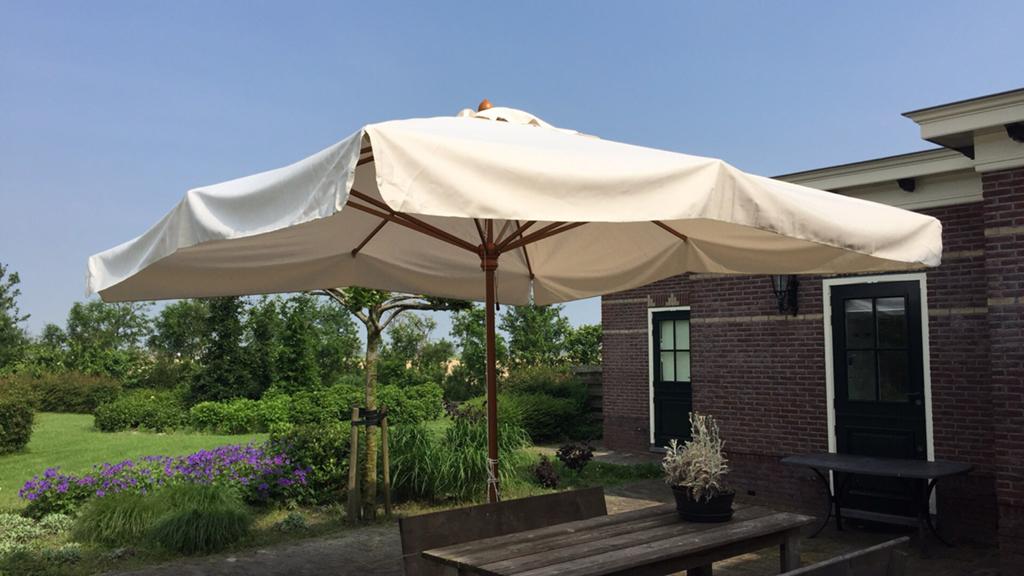 Grote vierkante parasol, crème, met houten frame, Ophalen, Gebruikt, 3 tot 4 meter, Stokparasol