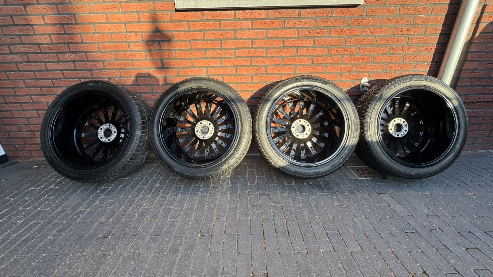 Foto 4 van Mini Countryman U25 Hankook winterset 245/45R19 Als Nieuw!!!