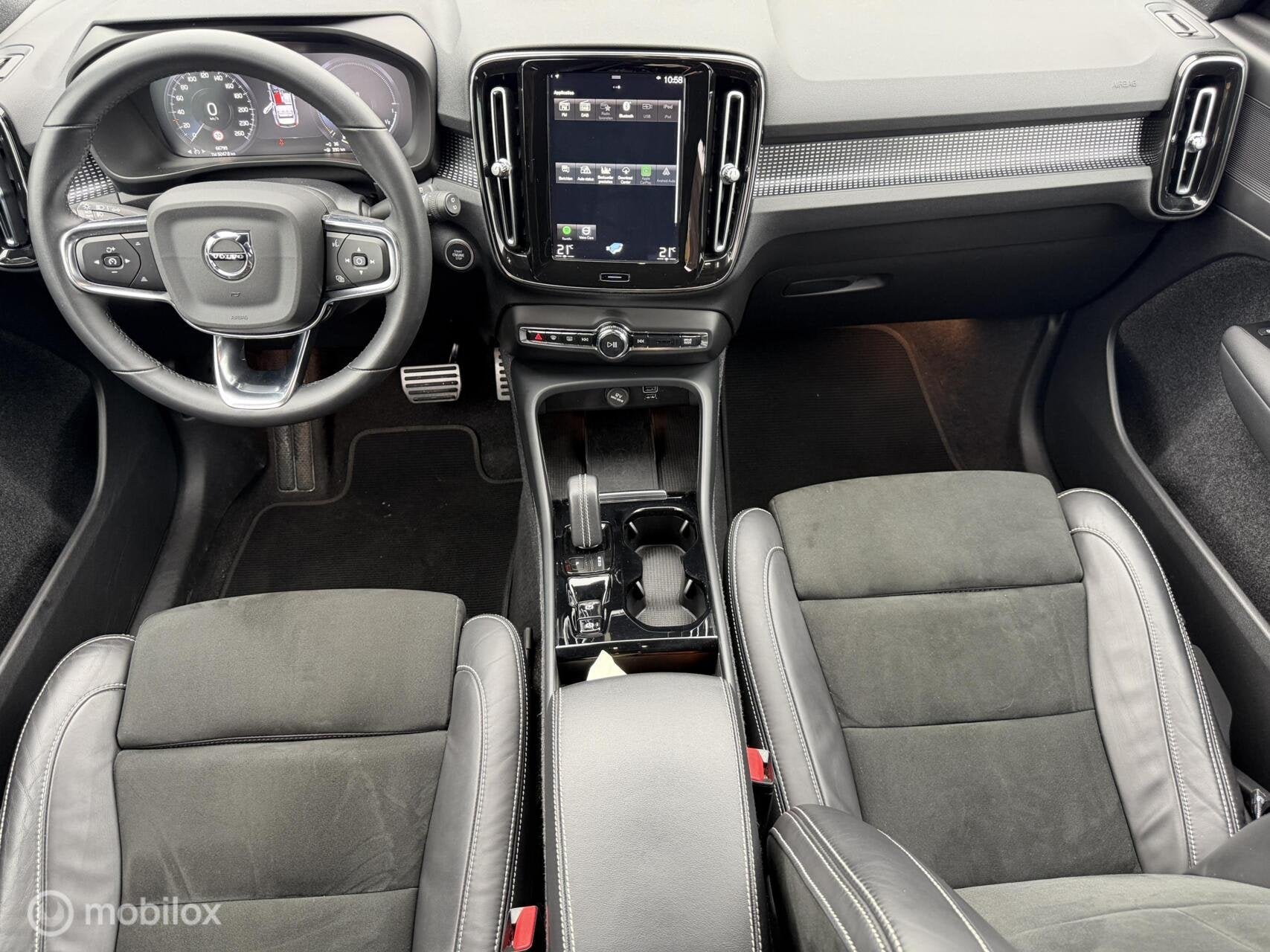 Volvo XC40 1.5 T5 Plug-in hybrid Plus Dark TREKHAAK, Gebruikt, Verwarmde buitenspiegels, Zwart, Bedrijf