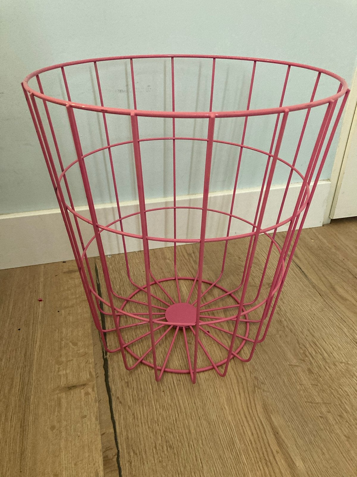 Roze metalen draad mand - 42 cm hoog, 38 cm breed, Ophalen, Mand, Rond, Zo goed als nieuw